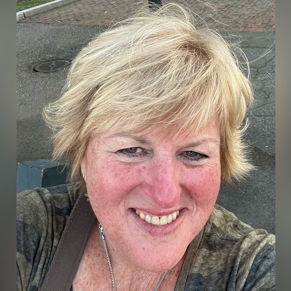 Meet your Posher, Joanie